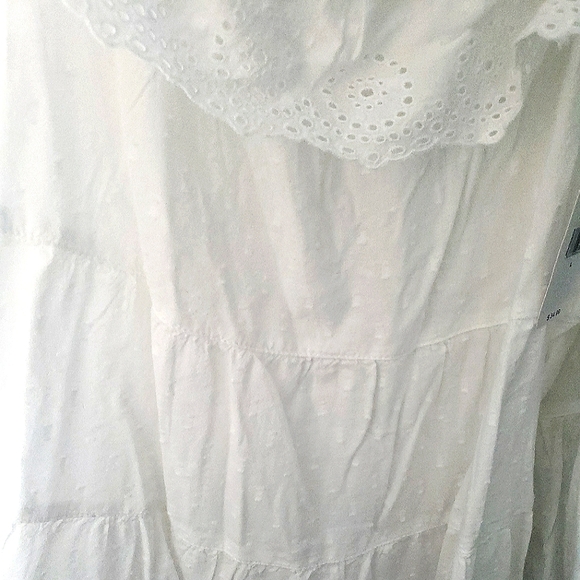 Old Navy Boho Eyelet Blouse - Picture 6 of 8